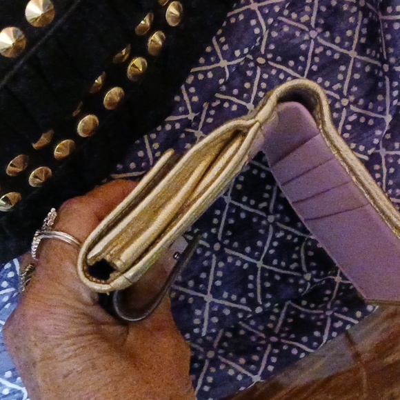 Coach Signature C metallic Bifold Wallet with Coin Compartment. LL - Picture 12 of 17